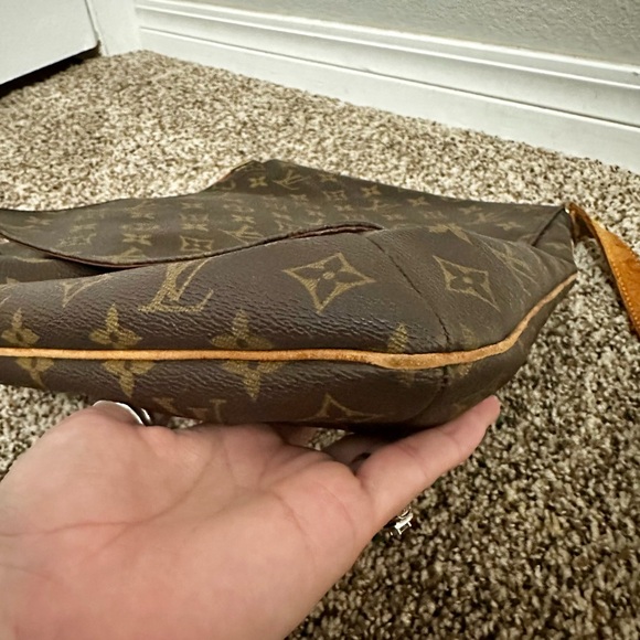 Louis Vuitton Tango Salsa GM AUTHENTIC - Picture 7 of 11